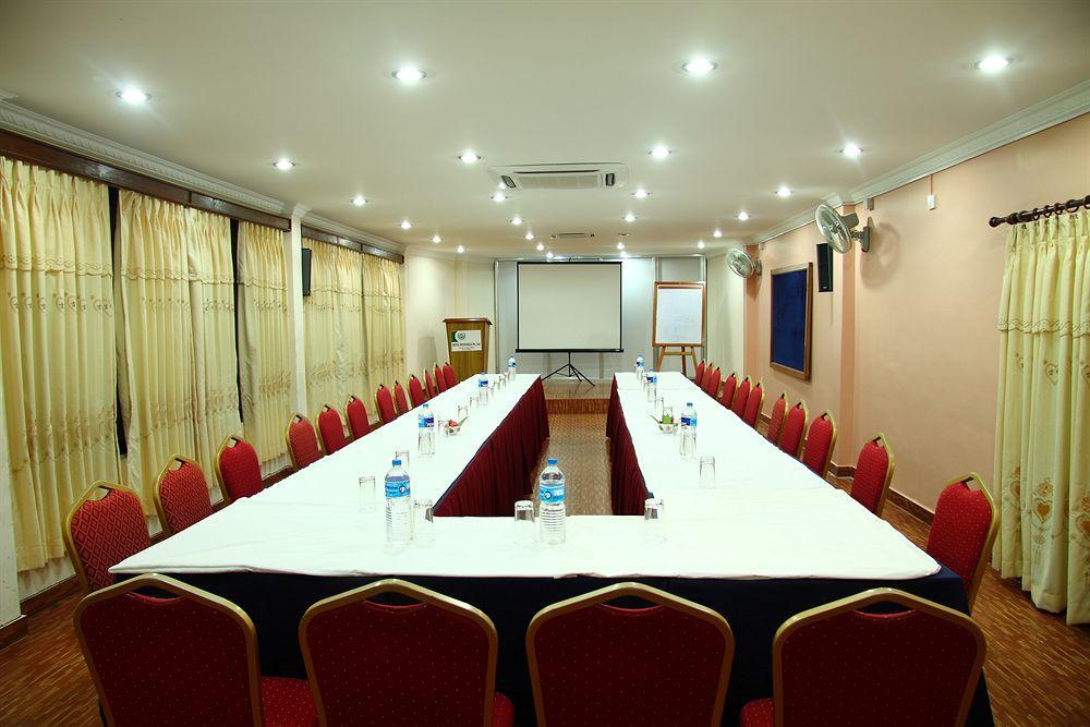 Hotel Peninsula Pokhara Ngoại thất bức ảnh