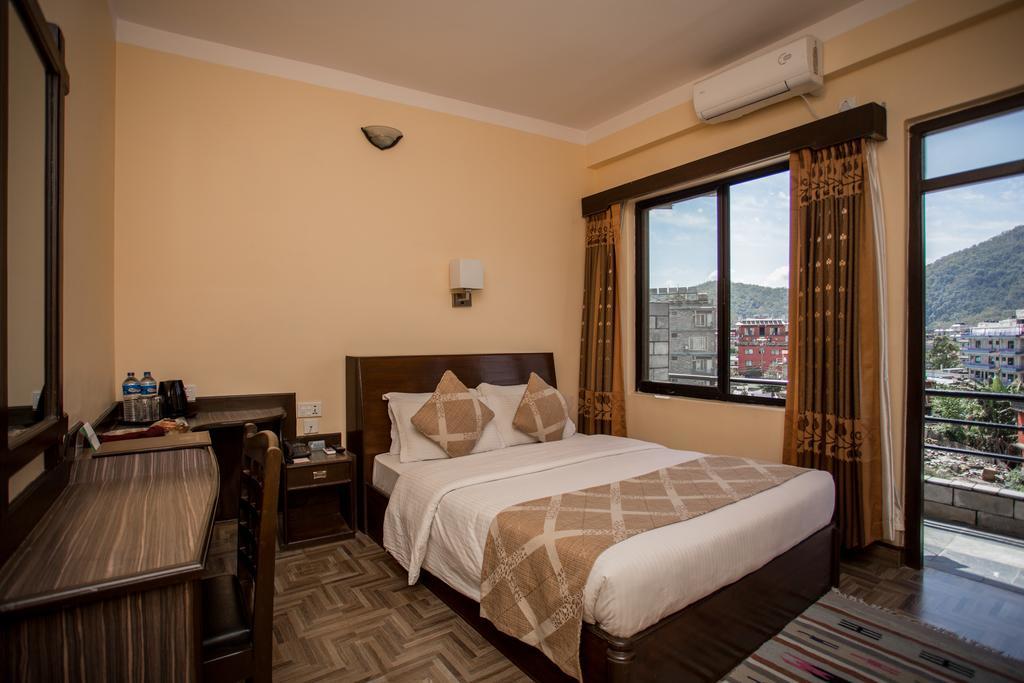 Hotel Peninsula Pokhara Ngoại thất bức ảnh