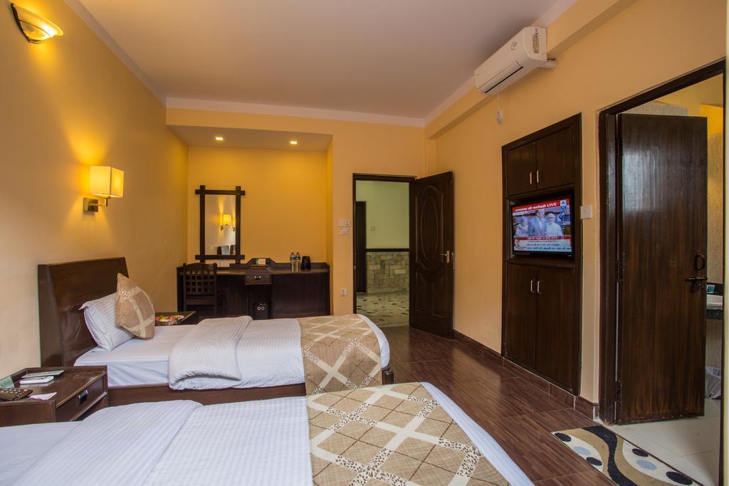 Hotel Peninsula Pokhara Ngoại thất bức ảnh