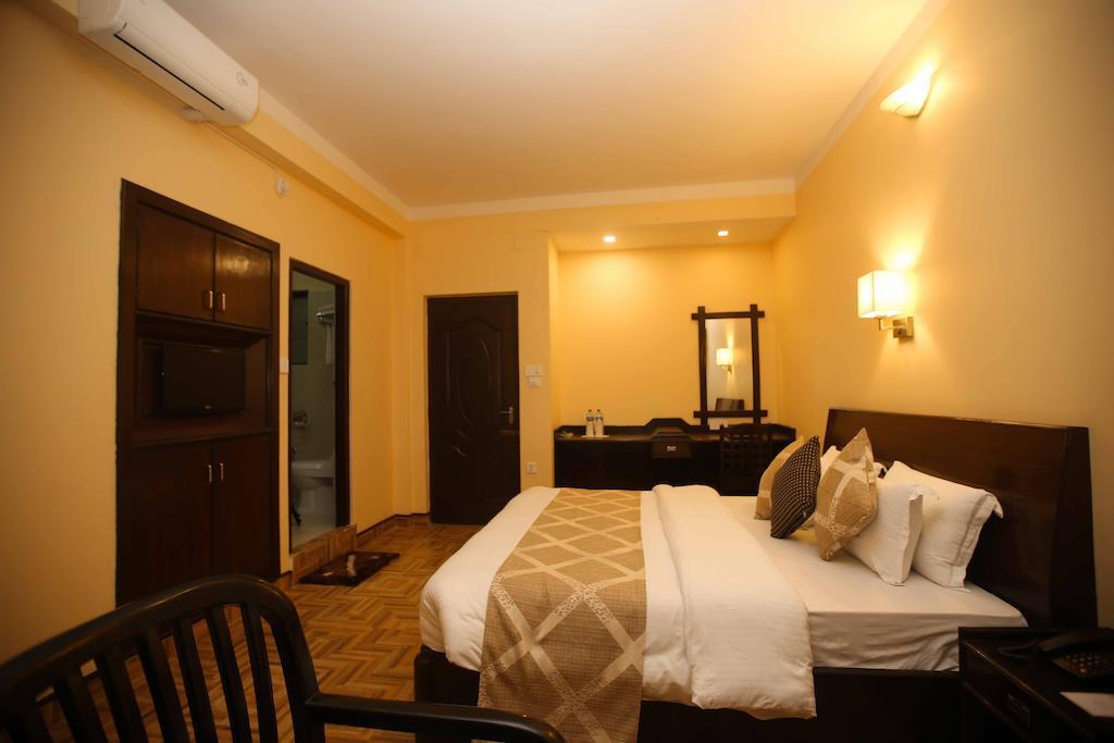 Hotel Peninsula Pokhara Ngoại thất bức ảnh