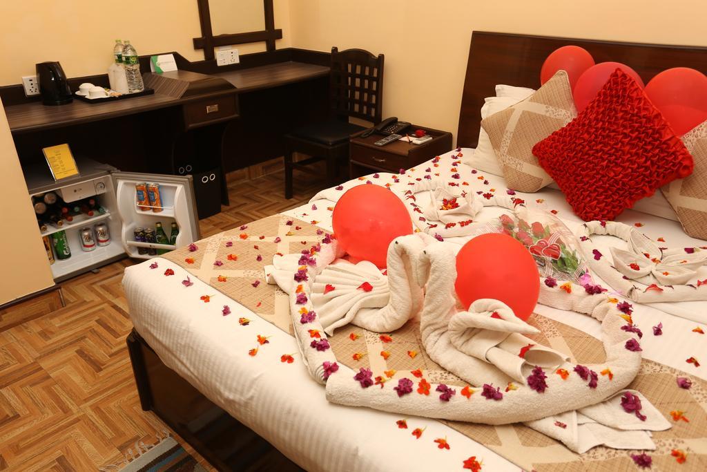Hotel Peninsula Pokhara Ngoại thất bức ảnh