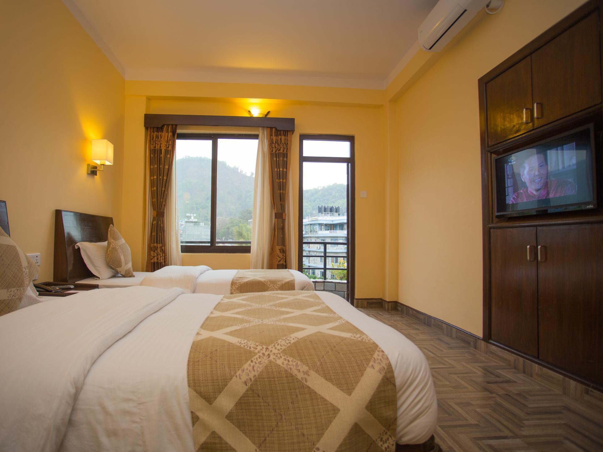 Hotel Peninsula Pokhara Ngoại thất bức ảnh