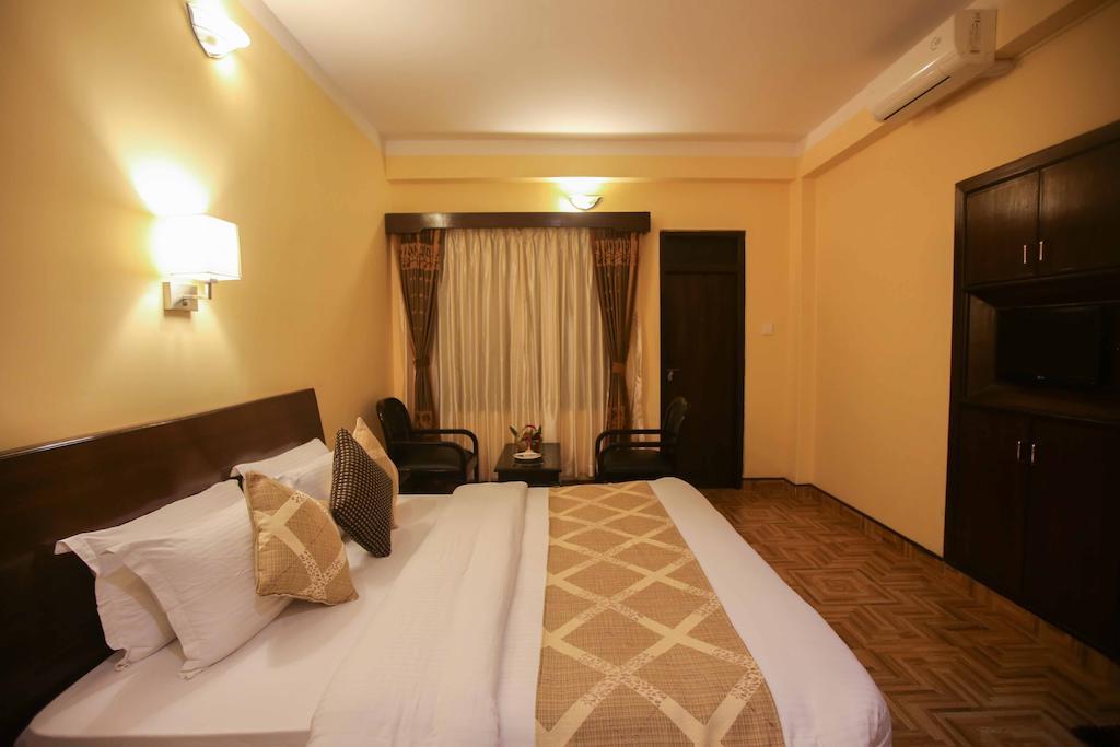 Hotel Peninsula Pokhara Ngoại thất bức ảnh