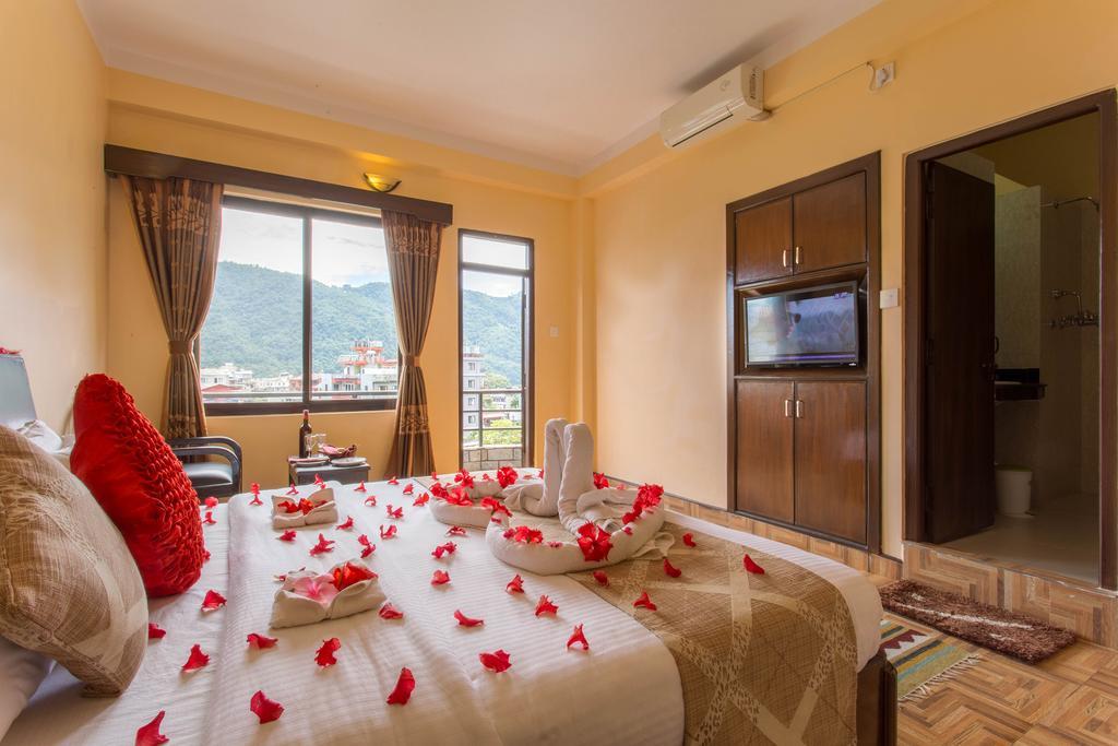 Hotel Peninsula Pokhara Ngoại thất bức ảnh