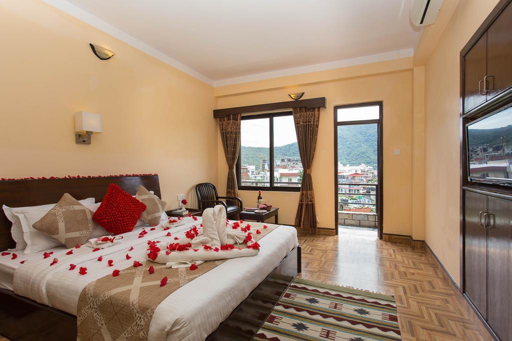 Hotel Peninsula Pokhara Ngoại thất bức ảnh