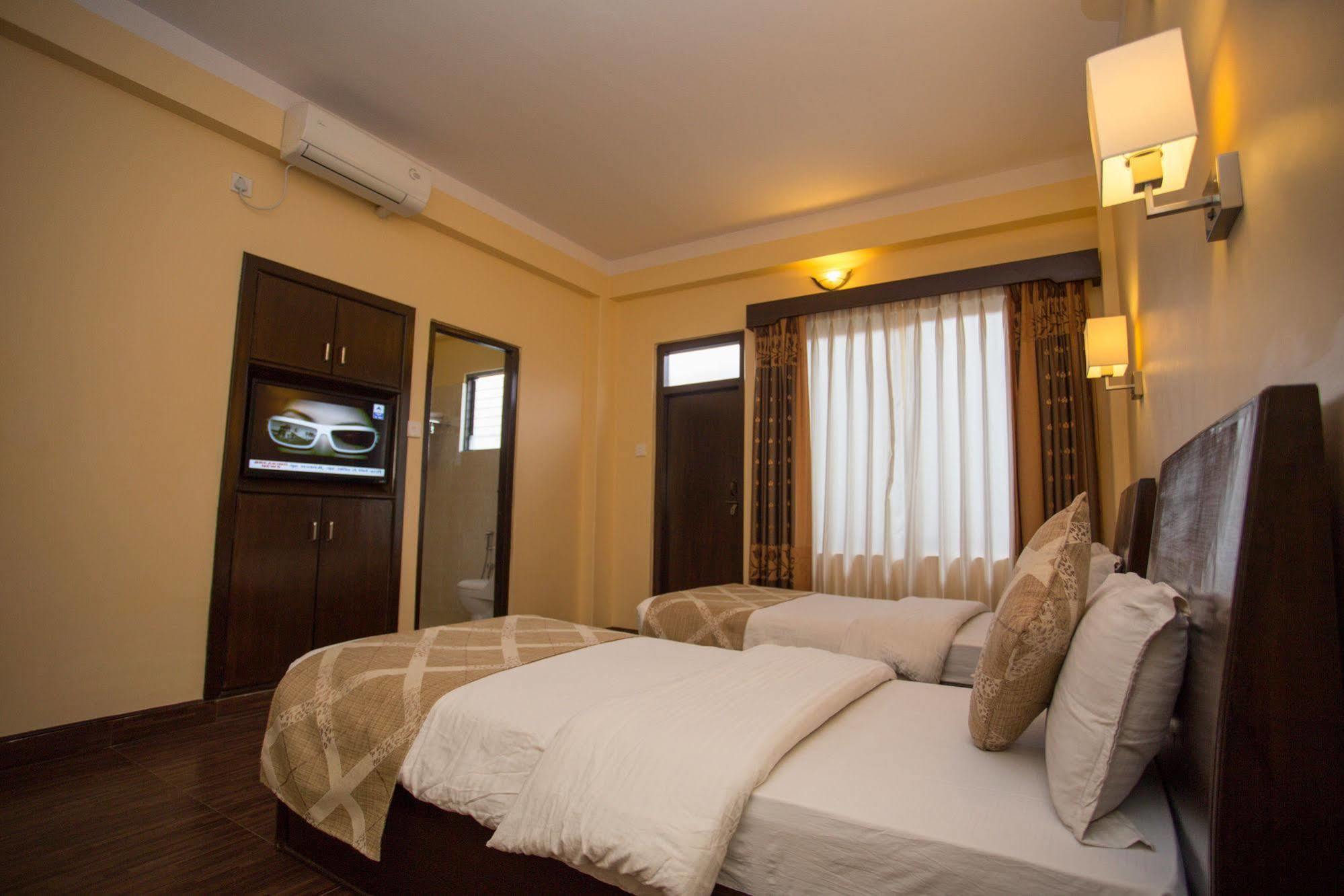 Hotel Peninsula Pokhara Ngoại thất bức ảnh