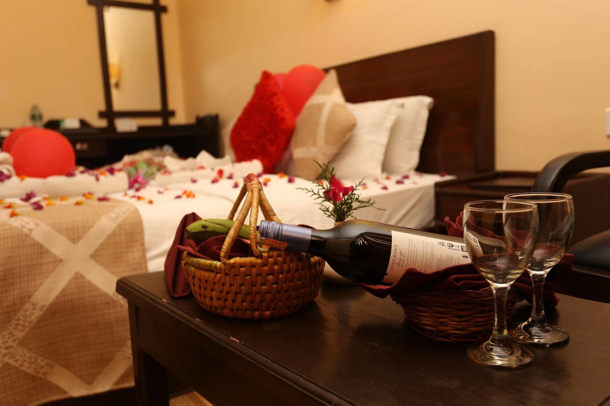 Hotel Peninsula Pokhara Ngoại thất bức ảnh