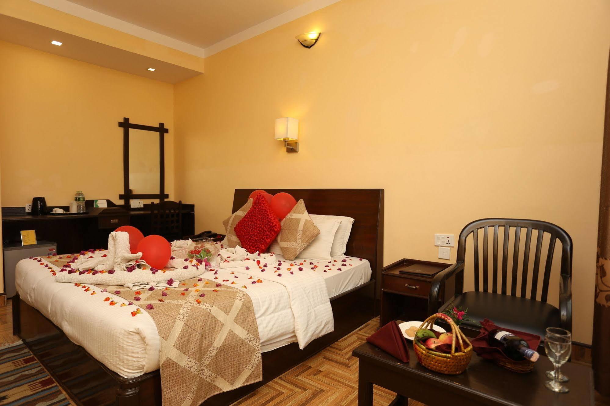 Hotel Peninsula Pokhara Ngoại thất bức ảnh