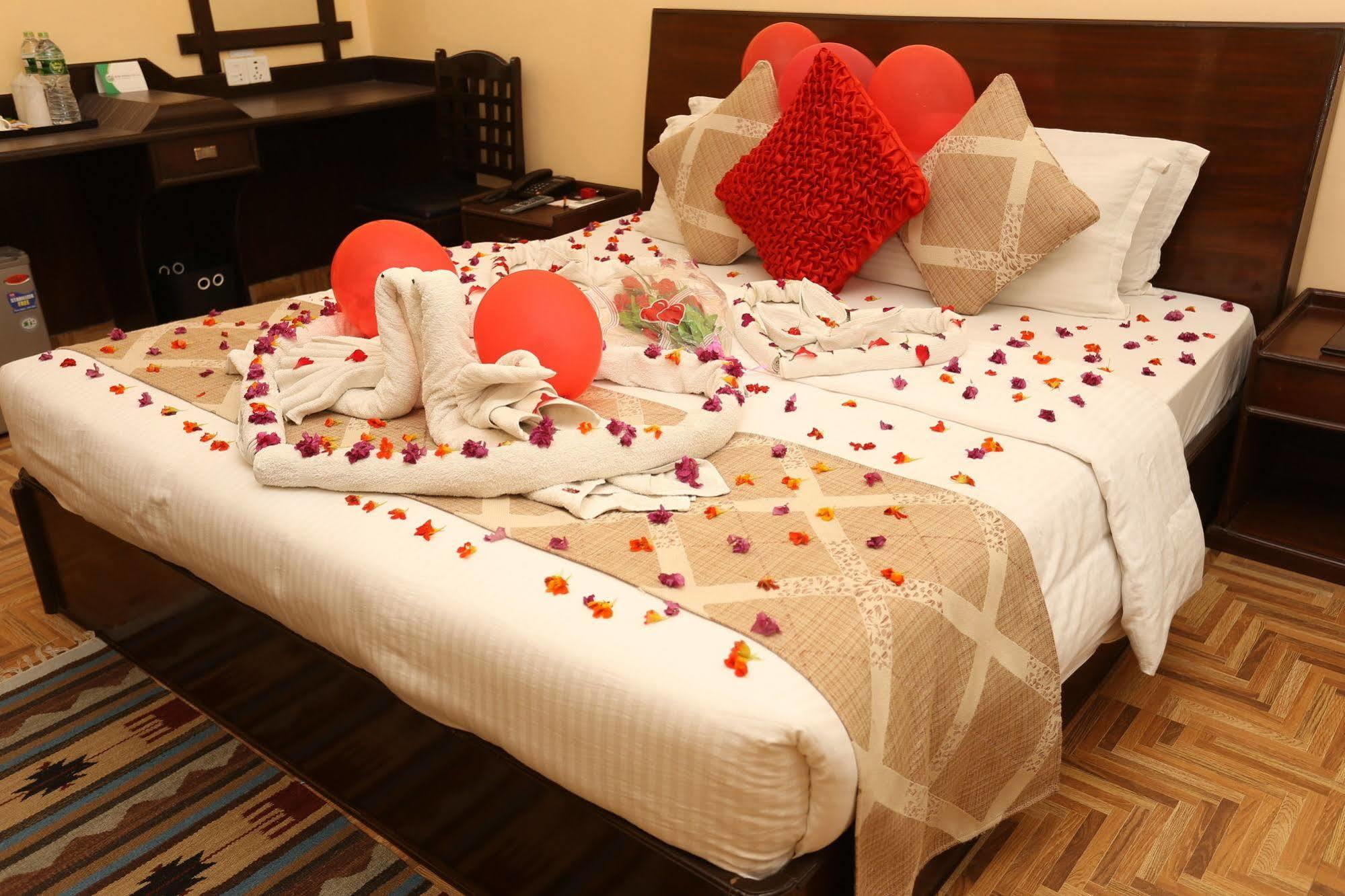 Hotel Peninsula Pokhara Ngoại thất bức ảnh