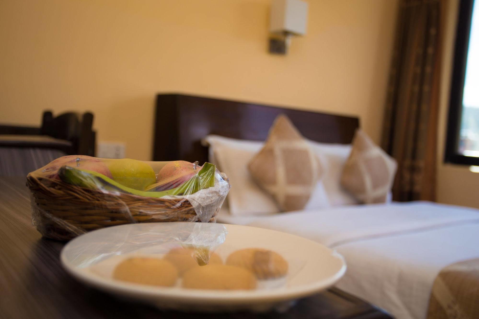 Hotel Peninsula Pokhara Ngoại thất bức ảnh