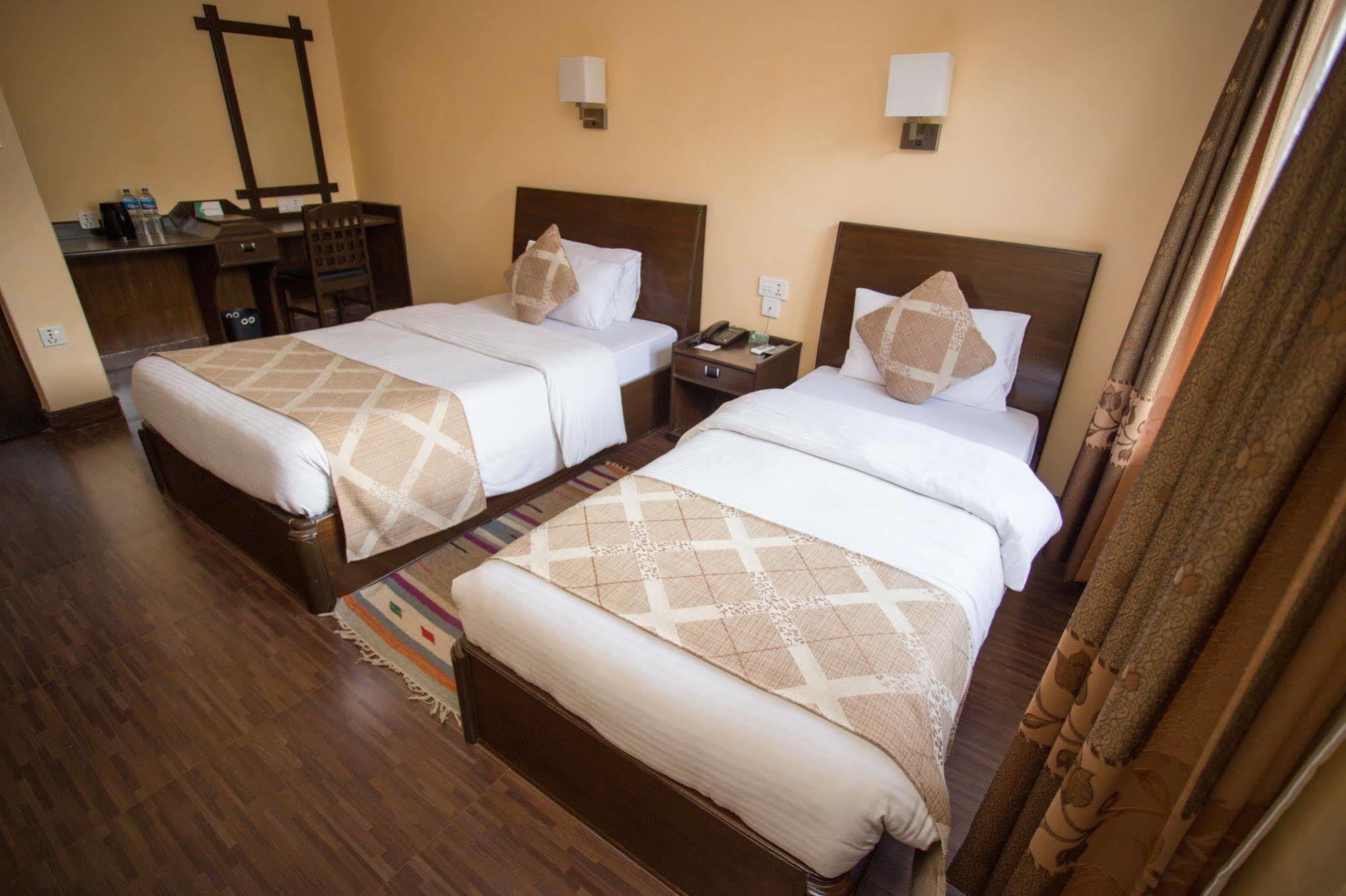 Hotel Peninsula Pokhara Ngoại thất bức ảnh